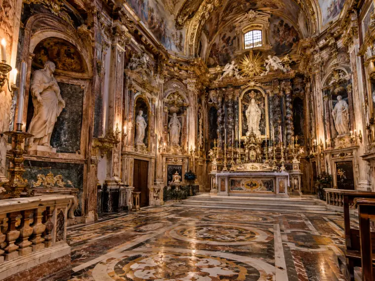 La Cappella Sansevero, a pochi passi dal decumano inferiore